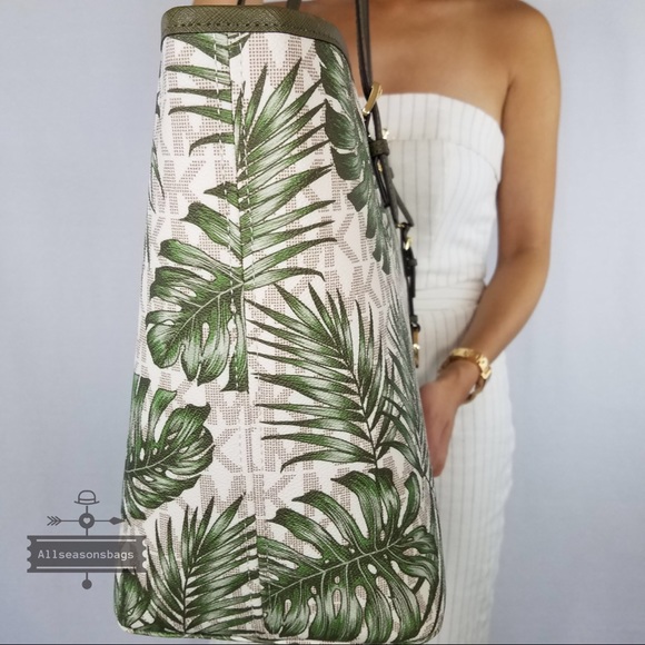 Michael Kors Large Jet set Carryall Tote Palm Bag - Picture 5 of 8